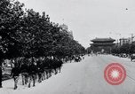 Immagine di Esercito giapponese che occupa la città come abitanti watch Kyongsong Corea, 1945, secondo 59 filmato di repertorio 65675028871