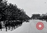 Immagine di Esercito giapponese che occupa la città come abitanti watch Kyongsong Corea, 1945, secondo 60 filmato di repertorio 65675028871