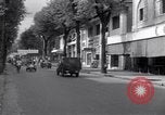 Standbild Straßen mit Menschen und Fahrzeugen Saigon Vietnam, 1955, aus Sekunde 20 historischem Filmmaterial Videoclip 65675028880