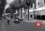 Standbild Straßen mit Menschen und Fahrzeugen Saigon Vietnam, 1955, aus Sekunde 23 historischem Filmmaterial Videoclip 65675028880