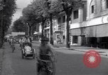 Standbild Straßen mit Menschen und Fahrzeugen Saigon Vietnam, 1955, aus Sekunde 29 historischem Filmmaterial Videoclip 65675028880