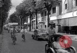 Standbild Straßen mit Menschen und Fahrzeugen Saigon Vietnam, 1955, aus Sekunde 31 historischem Filmmaterial Videoclip 65675028880