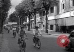 Standbild Straßen mit Menschen und Fahrzeugen Saigon Vietnam, 1955, aus Sekunde 32 historischem Filmmaterial Videoclip 65675028880