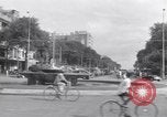 Standbild Straßen mit Menschen und Fahrzeugen Saigon Vietnam, 1955, aus Sekunde 49 historischem Filmmaterial Videoclip 65675028880