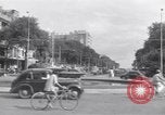 Standbild Straßen mit Menschen und Fahrzeugen Saigon Vietnam, 1955, aus Sekunde 50 historischem Filmmaterial Videoclip 65675028880