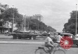 Standbild Straßen mit Menschen und Fahrzeugen Saigon Vietnam, 1955, aus Sekunde 51 historischem Filmmaterial Videoclip 65675028880