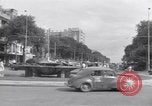 Standbild Straßen mit Menschen und Fahrzeugen Saigon Vietnam, 1955, aus Sekunde 53 historischem Filmmaterial Videoclip 65675028880