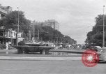 Standbild Straßen mit Menschen und Fahrzeugen Saigon Vietnam, 1955, aus Sekunde 54 historischem Filmmaterial Videoclip 65675028880