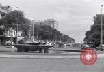 Standbild Straßen mit Menschen und Fahrzeugen Saigon Vietnam, 1955, aus Sekunde 55 historischem Filmmaterial Videoclip 65675028880
