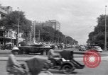 Standbild Straßen mit Menschen und Fahrzeugen Saigon Vietnam, 1955, aus Sekunde 56 historischem Filmmaterial Videoclip 65675028880