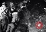 Standbild verletzt Miner's Rescue Franklin New Jersey USA, 1914, aus Sekunde 20 historischem Filmmaterial Videoclip 65675028901