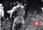 Standbild verletzt Miner's Rescue Franklin New Jersey USA, 1914, aus Sekunde 23 historischem Filmmaterial Videoclip 65675028901