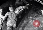 Standbild verletzt Miner's Rescue Franklin New Jersey USA, 1914, aus Sekunde 31 historischem Filmmaterial Videoclip 65675028901