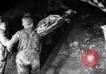 Standbild verletzt Miner's Rescue Franklin New Jersey USA, 1914, aus Sekunde 32 historischem Filmmaterial Videoclip 65675028901