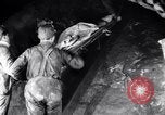 Standbild verletzt Miner's Rescue Franklin New Jersey USA, 1914, aus Sekunde 34 historischem Filmmaterial Videoclip 65675028901