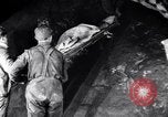 Standbild verletzt Miner's Rescue Franklin New Jersey USA, 1914, aus Sekunde 37 historischem Filmmaterial Videoclip 65675028901