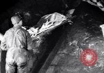 Standbild verletzt Miner's Rescue Franklin New Jersey USA, 1914, aus Sekunde 41 historischem Filmmaterial Videoclip 65675028901