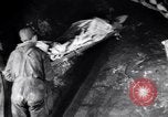 Standbild verletzt Miner's Rescue Franklin New Jersey USA, 1914, aus Sekunde 43 historischem Filmmaterial Videoclip 65675028901