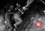 Standbild verletzt Miner's Rescue Franklin New Jersey USA, 1914, aus Sekunde 54 historischem Filmmaterial Videoclip 65675028901
