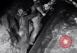 Standbild verletzt Miner's Rescue Franklin New Jersey USA, 1914, aus Sekunde 56 historischem Filmmaterial Videoclip 65675028901