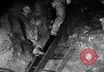 Standbild verletzt Miner's Rescue Franklin New Jersey USA, 1914, aus Sekunde 59 historischem Filmmaterial Videoclip 65675028901