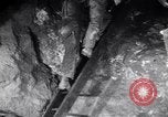 Standbild verletzt Miner's Rescue Franklin New Jersey USA, 1914, aus Sekunde 60 historischem Filmmaterial Videoclip 65675028901