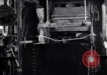 Standbild laden Erze in überspringt Franklin New Jersey USA, 1914, aus Sekunde 47 historischem Filmmaterial Videoclip 65675028917