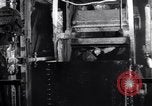 Standbild laden Erze in überspringt Franklin New Jersey USA, 1914, aus Sekunde 50 historischem Filmmaterial Videoclip 65675028917