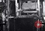 Standbild laden Erze in überspringt Franklin New Jersey USA, 1914, aus Sekunde 55 historischem Filmmaterial Videoclip 65675028917
