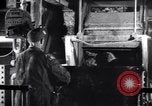 Standbild laden Erze in überspringt Franklin New Jersey USA, 1914, aus Sekunde 61 historischem Filmmaterial Videoclip 65675028917