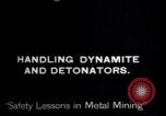 Standbild Umgang mit Dynamit und Detonatoren Franklin New Jersey USA, 1914, aus Sekunde 5 historischem Filmmaterial Videoclip 65675028918