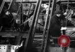 Image inspection de hissage des cordes Franklin New Jersey USA, 1914, de la seconde 27 séquences d'archives historiques vidéo 65675028926
