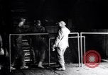 Standbild heben Zink Bergleute Franklin New Jersey USA, 1914, aus Sekunde 25 historischem Filmmaterial Videoclip 65675028929