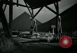Immagine di Lavoratori in fabbrica Isbergues Francia, 1952, secondo 14 filmato di repertorio 65675028939