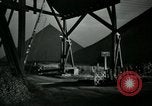 Immagine di Lavoratori in fabbrica Isbergues Francia, 1952, secondo 20 filmato di repertorio 65675028939