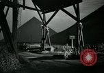 Immagine di Lavoratori in fabbrica Isbergues Francia, 1952, secondo 22 filmato di repertorio 65675028939