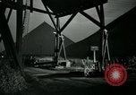 Immagine di Lavoratori in fabbrica Isbergues Francia, 1952, secondo 26 filmato di repertorio 65675028939