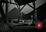 Immagine di Lavoratori in fabbrica Isbergues Francia, 1952, secondo 30 filmato di repertorio 65675028939