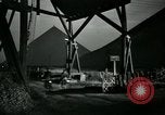Immagine di Lavoratori in fabbrica Isbergues Francia, 1952, secondo 31 filmato di repertorio 65675028939