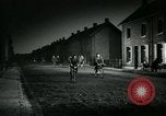 Immagine di Lavoratori in fabbrica Isbergues Francia, 1952, secondo 34 filmato di repertorio 65675028939