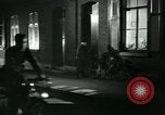 Immagine di Lavoratori in fabbrica Isbergues Francia, 1952, secondo 43 filmato di repertorio 65675028939