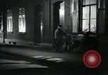 Immagine di Lavoratori in fabbrica Isbergues Francia, 1952, secondo 44 filmato di repertorio 65675028939