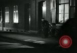 Immagine di Lavoratori in fabbrica Isbergues Francia, 1952, secondo 45 filmato di repertorio 65675028939
