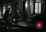 Immagine di Lavoratori in fabbrica Isbergues Francia, 1952, secondo 48 filmato di repertorio 65675028939