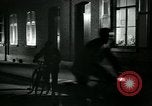Immagine di Lavoratori in fabbrica Isbergues Francia, 1952, secondo 49 filmato di repertorio 65675028939