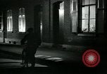 Immagine di Lavoratori in fabbrica Isbergues Francia, 1952, secondo 50 filmato di repertorio 65675028939