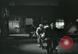 Immagine di Lavoratori in fabbrica Isbergues Francia, 1952, secondo 53 filmato di repertorio 65675028939