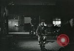 Immagine di Lavoratori in fabbrica Isbergues Francia, 1952, secondo 54 filmato di repertorio 65675028939