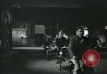Immagine di Lavoratori in fabbrica Isbergues Francia, 1952, secondo 55 filmato di repertorio 65675028939