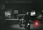 Immagine di Lavoratori in fabbrica Isbergues Francia, 1952, secondo 56 filmato di repertorio 65675028939